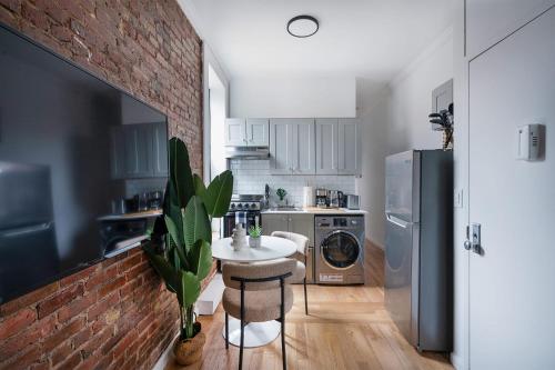 153-1G Newly Renovated 2BR Lower East Side, New York (photo 4)