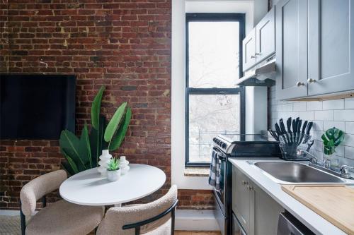 153-1G Newly Renovated 2BR Lower East Side, New York (photo 5)
