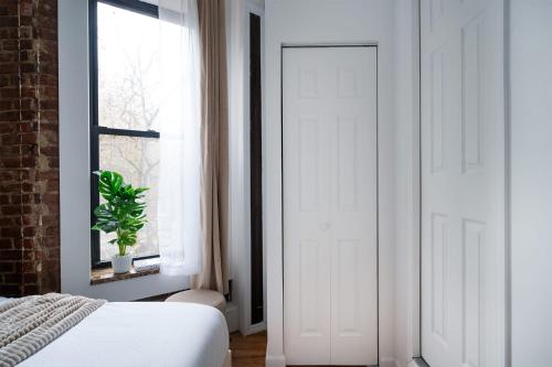 153-1G Newly Renovated 2BR Lower East Side, New York (photo 10)