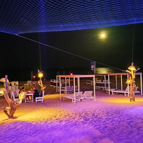 Restaurant, French garden Pragash Beach Hotel in Trincomalee