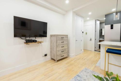 1597 New York Apt - image 14
