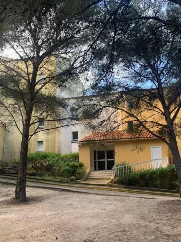 A szálláshely kívülről, Studio calme 4 personnes 400 m de la plage sur la presqu'île de St mandrier proche toulon (Studio calme 4 personnes 400 m de la plage sur la presqu'ile de St mandrier proche toulon) in Saint Mandrier Sur Mer