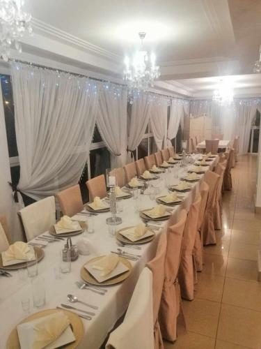 Ресторан, Hotel Wiktoria in Вьонзовна