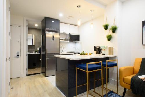 1597-9 Renovated Studio Prime UES WD in unit, New York (Foto 9)