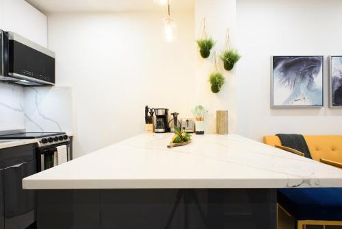 1597-9 Renovated Studio Prime UES WD in unit, New York (Foto 10)