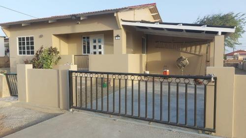 Vista exterior, Aruba Sunrise 2BRH Rentals San Nicolas in Ceru Colorado