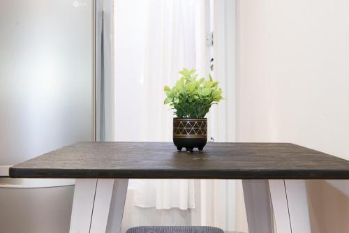 24-17 Renovated Studio Prime Location WD, New York (photo 8)