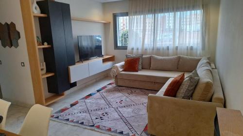 Bel appartement familial résidence sécurisée (Bel appartement familial residence securisee) in 아인 초크