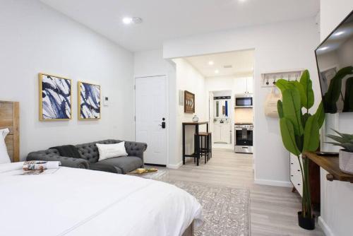 240-12 Brand New Studio Prime location W&D, New York (foto 2)