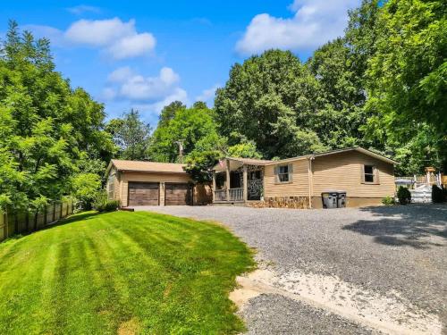 Belmont Family Fun w Hot Tub Pool Game Room King Suite Belmont Family Fun w Hot Tub Pool Game Room King Suite
