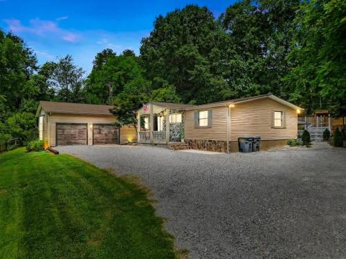 Belmont Family Fun w Hot Tub Pool Game Room King Suite Belmont Family Fun w Hot Tub Pool Game Room King Suite