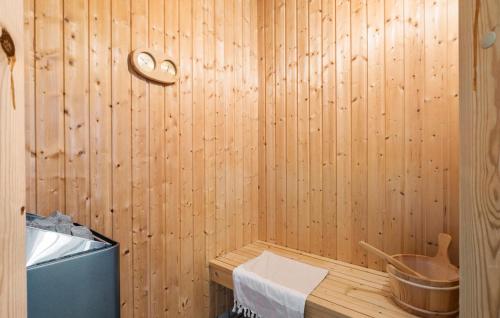 Hot tub, Holiday Home Kronvildtvej Brovst Vi in Brovst