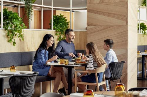 Courtyard by Marriott Sydney-North Ryde - image 5