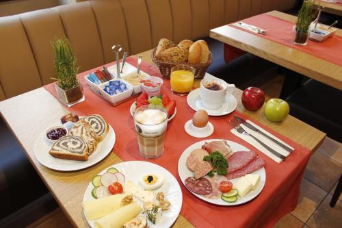 Ételek és italok, 300 négyzetméteres stúdió Ház 21 fürdőszobával Altstadt területén (City Hotel Wuerzburg) in Altstadt
