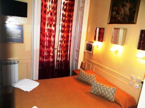 Double Room image 7