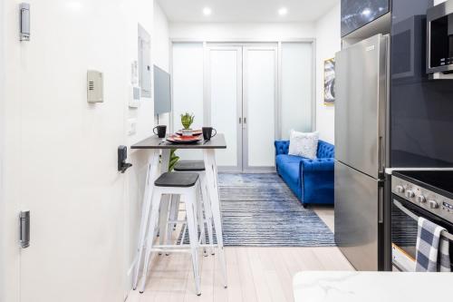 317-1AN - New Modern 1BR W&D Walk to Central Park, New York (foto 9)