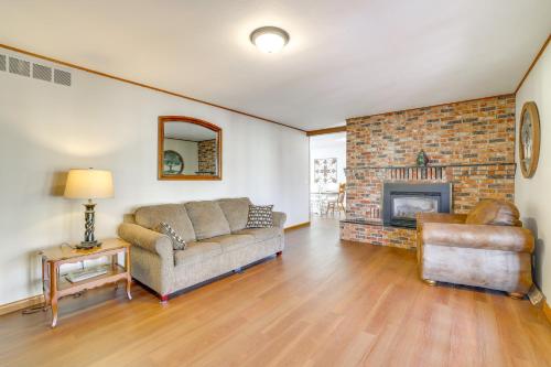 Pineville Home with Fire Pit Less Than Half-Mi to Elk River!