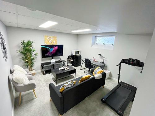 Modern Basement Suite with Comforts