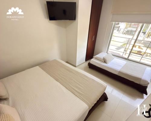 1 double bed, 1 twin bed