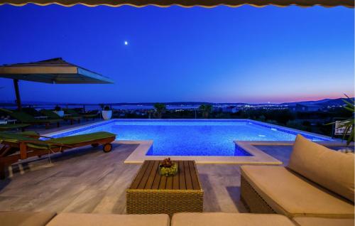 Nice Home In Kastel Stari With Jacuzzi