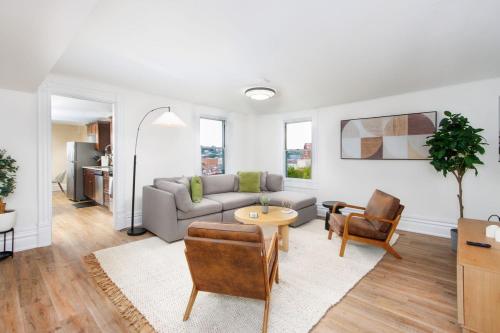Stunning Apt w Rooftop & Game Room - Sleeps 10, Pittsburgh