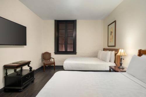 Double Room with Two Double Beds image 2