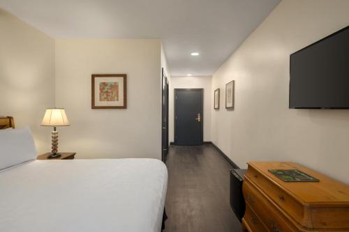 King Room image 2