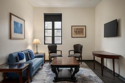 One-Bedroom Suite image 2