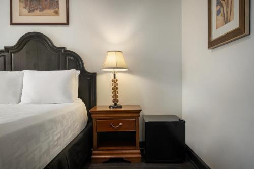 Queen Room image 1