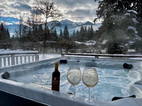 . Amazing Views, Northern Lights, Stargazing Entire Guest Suite in Golden, BC Canada