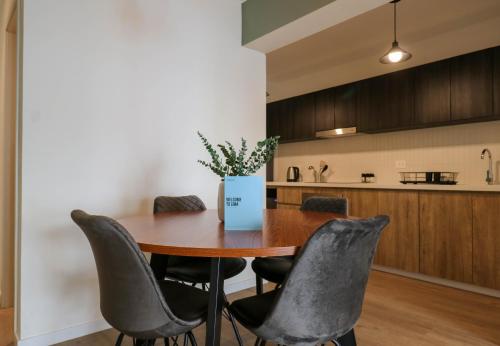 Liven in Miraflores by Wynwood House