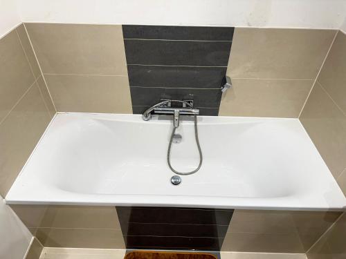 Fürdőszoba, Cozy Private Room with Free Wi-Fi in Greenstead