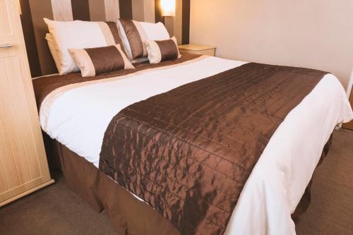 Trivelles Park Hotel - image 11