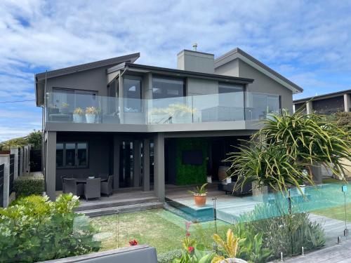 Luxury 2 Bdrm Ground Level Apt with Private Pool located on Scarborough Hill Sumner Christchurch in Sumner