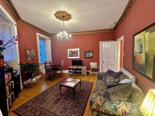 Unique cozy nest for 2, Old Town, Эдинбург (фото 10)