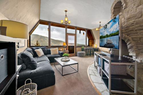 Fasiliti, European Schweitzer Mountain Chalet with Hot tub in Sandpoint (ID)