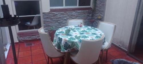 View, Habitaciones privadas doble y single con bano compartido en casa familiar in Caballito