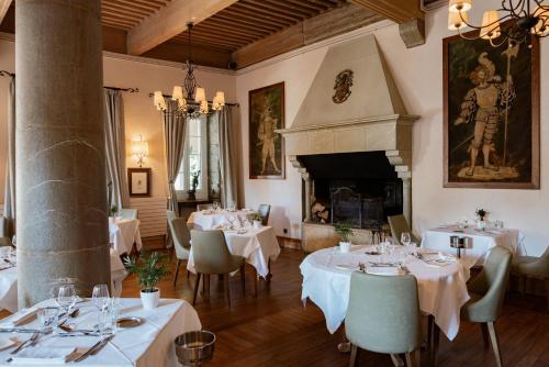 Restaurant, Chateau des Comtes de Challes in Challes-les-Eaux