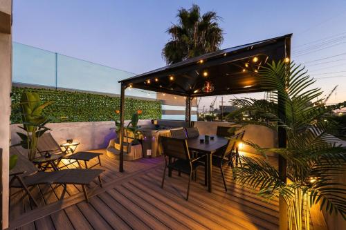 Harborside Suite 12 with Hot Tub and King Beds thumb 2