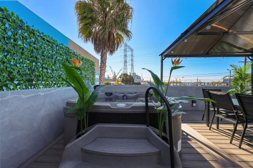 Harborside Suite 12 with Hot Tub and King Beds thumb 3