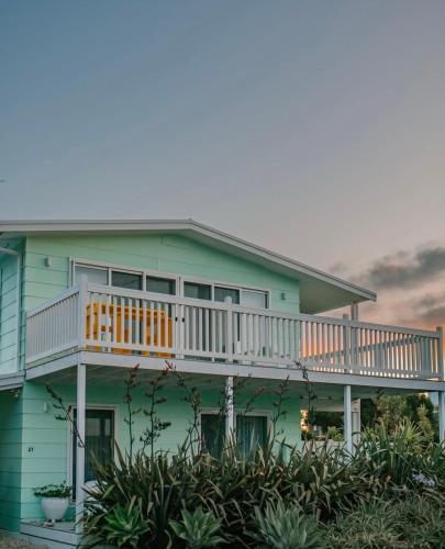 Sunny Beach Box