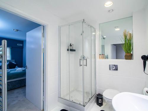 2-Bed Apartment near Leeds Station Sleeps 5, Leeds (foto 9)