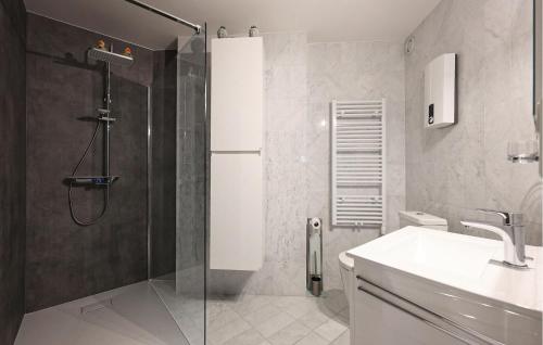 One-Bedroom Apartment image 10