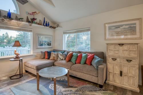 Rememberance Studio cottage by RedAwning – Depoe Bay