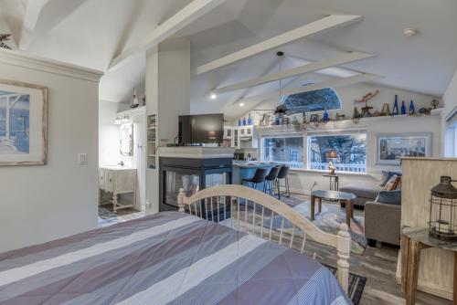 Rememberance Studio cottage by RedAwning – Depoe Bay