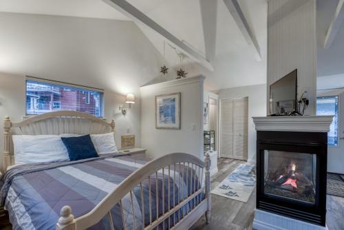 Rememberance Studio cottage by RedAwning – Depoe Bay