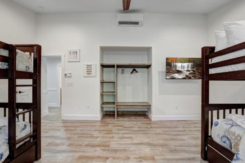 New Bear's Den Retreat New Bear's Den Retreat