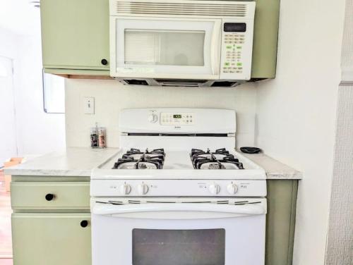 HillTop Hideaway - 4min from downtown