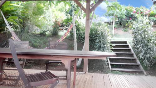 Terraza/balcón, Bungalow charmant avec piscine partagée à Le Robert (Bungalow charmant avec piscine partagee a Le Robert) in Le Robert