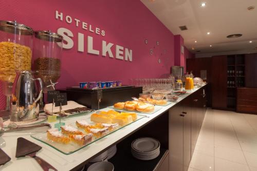 อาหารและเครื่องดื่ม, โรงแรมซิลเคนโรนาดัลบาซาลามังก้า (Hotel Silken Rona Dalba Salamanca) in ซาลามันกา